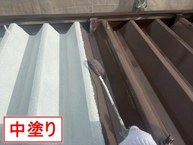 西八代郡市川三郷町で金属波板屋根の塗装（グランセラシリーズ遮熱塗料）で塗り変え！