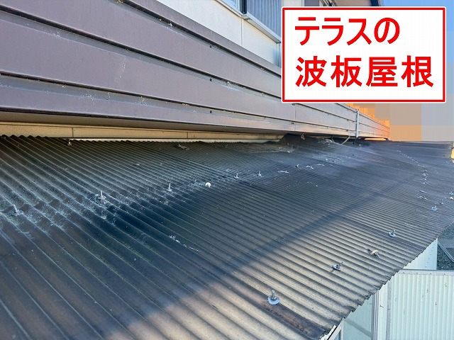 西八代郡市川三郷町でテラスの波板屋根・波板外壁を交換！倉庫にエポキシ樹脂を充填！