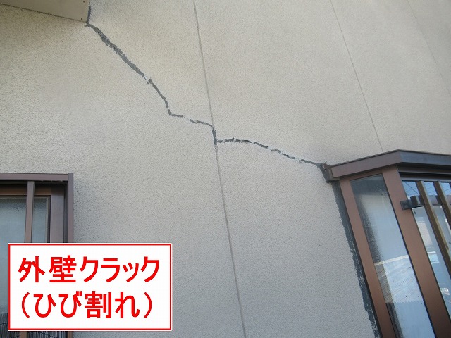 南アルプス市でモルタル外壁のひび割れ（クラック）・チョーキング現象・コケを確認！