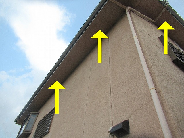 笛吹市で調査時の軒天（モルタル素材）