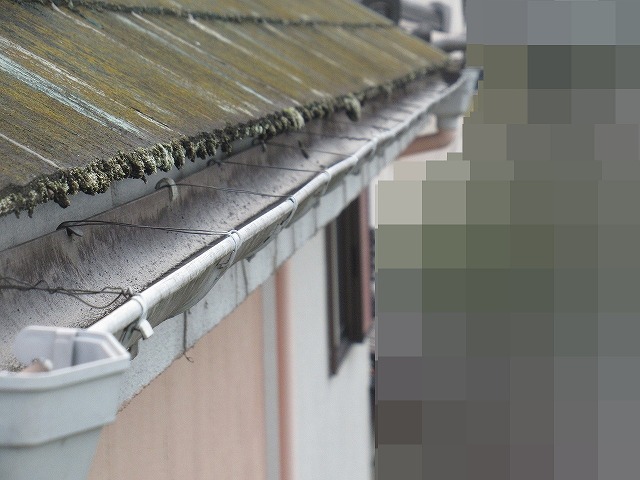 笛吹市で雨樋（軒樋・集水器）を交換する様子