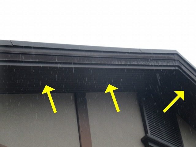 西八代郡市川三郷町で色あせた軒天(塗装前)