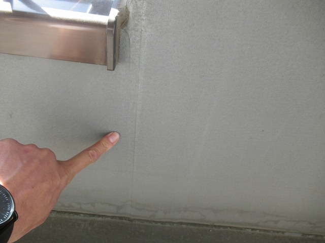 南アルプス市でベランダ防水(トップコート)の継ぎ目の劣化症状
