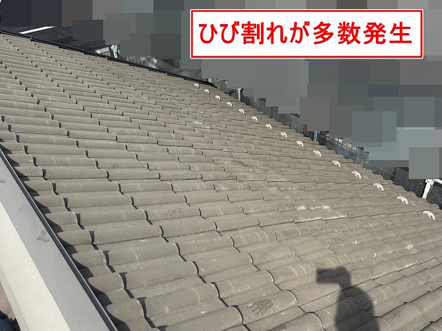 甲府市でひび割れが多数発生しているセメント瓦