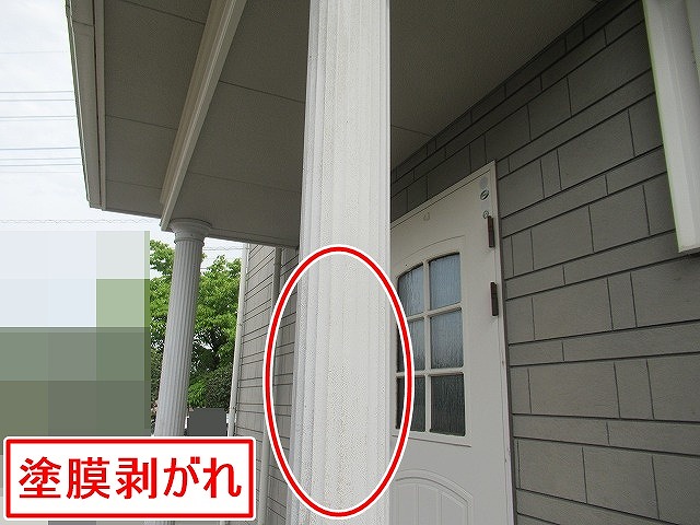 南アルプス市で塗膜のはがれた柱
