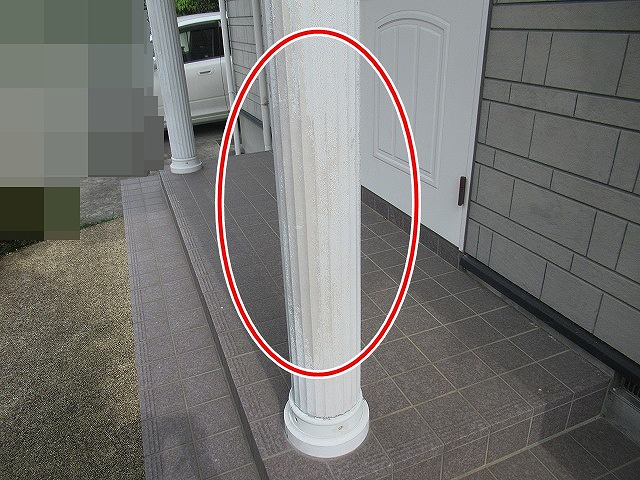 南アルプス市で塗膜のはがれた柱
