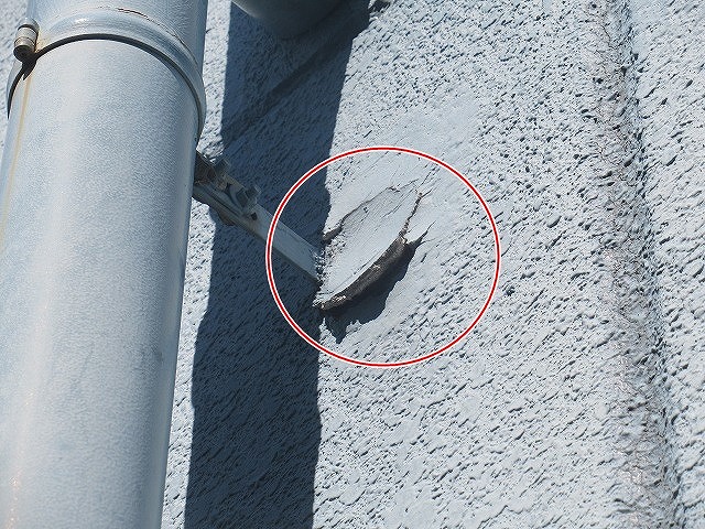 竪樋金具周辺の外壁欠損