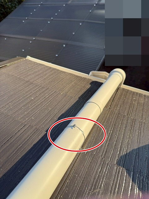 笛吹市で竪樋・這樋の交換（雨樋交換）を行う様子