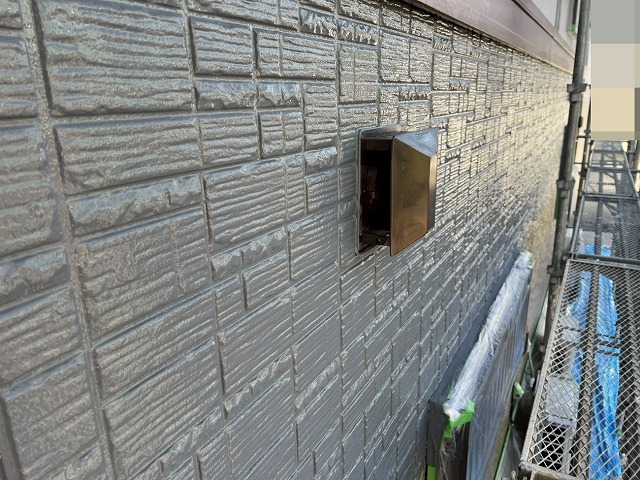 西八代郡市川三郷町でサイディング外壁の塗装ビフォーアフター（下塗り→仕上げ塗装）