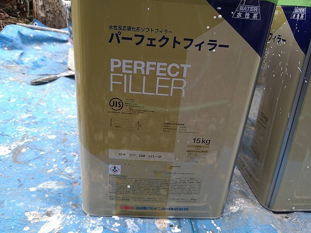 北杜市でモルタル外壁塗装(下塗り)に使用したパーフェクトフィラー