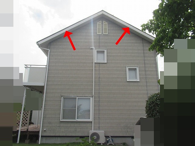 南アルプス市で経年劣化で黒ずみ・変色した破風の塗装メンテナンスのビフォーアフター