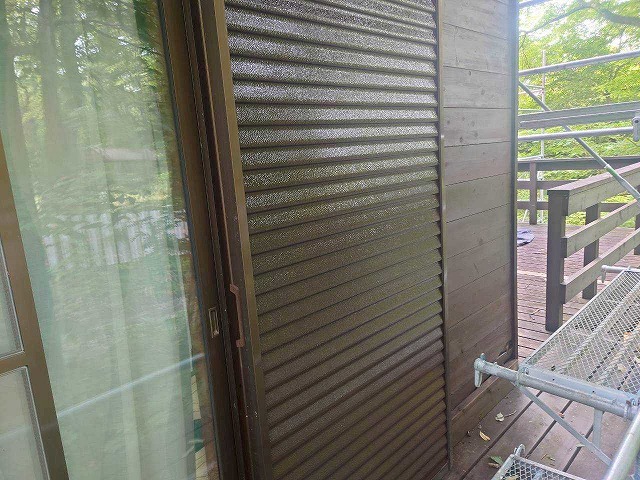 洗浄後の雨戸戸袋