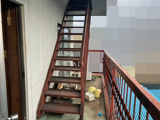 甲府市で鉄骨階段塗装のビフォーアフター