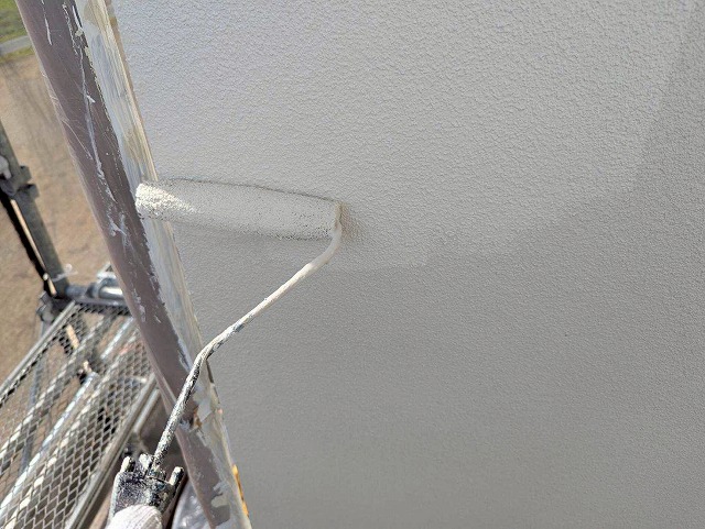 外壁の上塗り作業