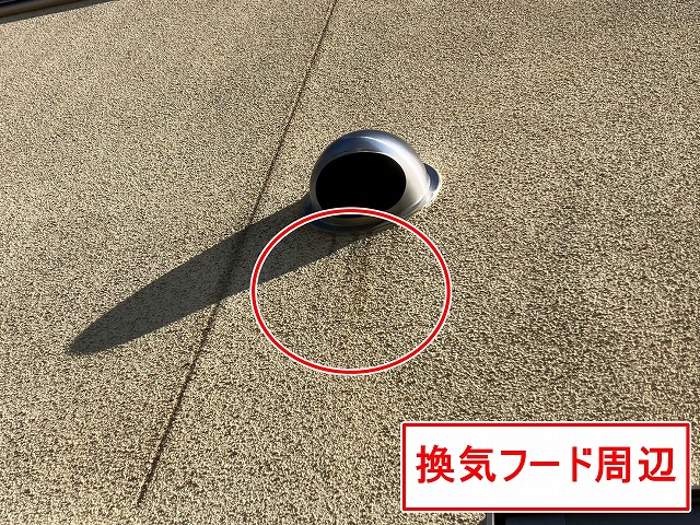 笛吹市で換気フード(換気口)付近の外壁に汚れが付着した写真