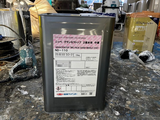笛吹市で擁壁の塗装(中塗り)に使用したグランセラトップ(専用中塗り塗料)