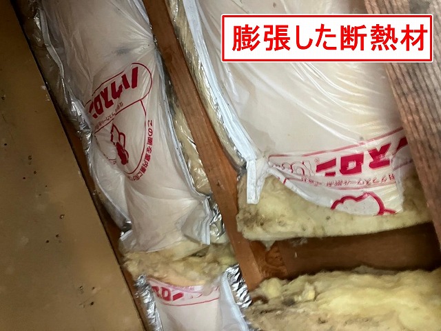 北杜市で室内天井交換で、天井解体時に確認された膨張した断熱材(ハウスロン)