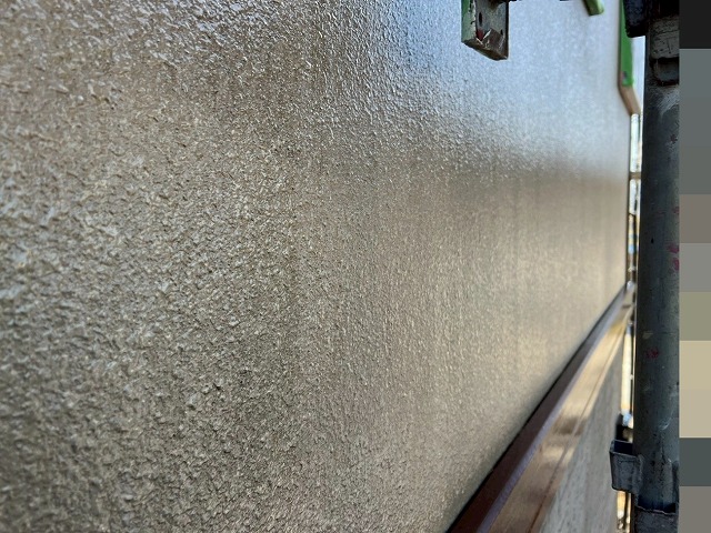 西八代郡市川三郷町でモルタル外壁の塗装ビフォーアフター（下塗り→仕上げ塗装）