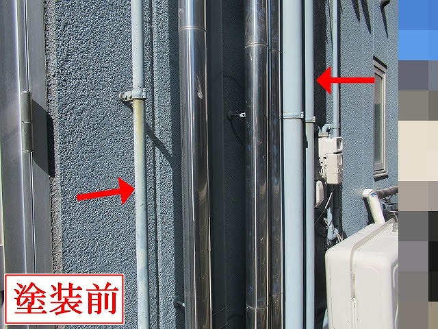 塗装前の色あせた竪樋