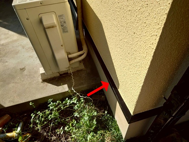 西八代郡市川三郷町で水切り塗装を行う様子