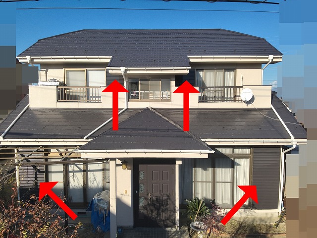 笛吹市で雨戸戸袋を高圧洗浄・ケレン作業（研磨・目粗し）・塗装する様子