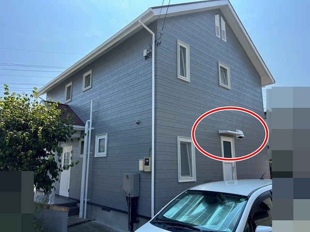 南アルプス市で付帯部(庇・換気フード)を塗装メンテナンスする様子(ビフォーアフター)