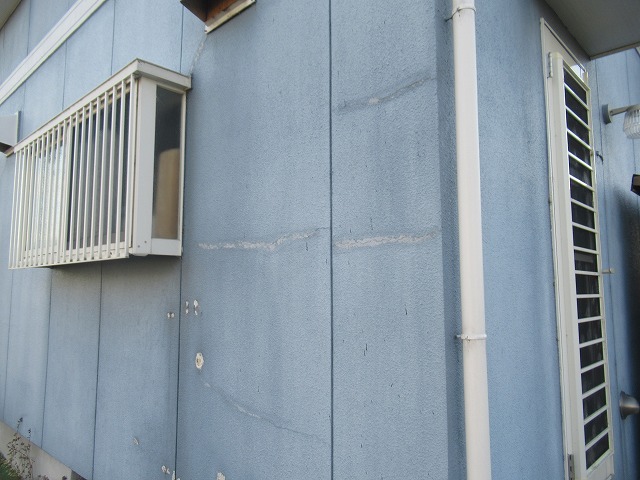 南アルプス市で外壁下地処理！高圧洗浄→シーリング工事・クラック補修は塗装工事の要