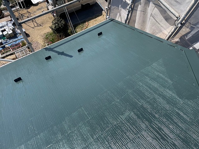 南アルプス市の屋根塗装完了！タッチアップで細かい所まで漏れのないシックな屋根に　