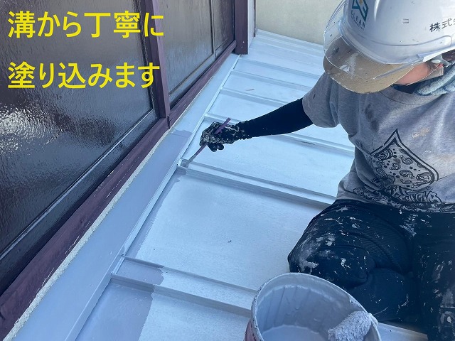 甲府市の金属屋根を遮熱塗料サーモアイSiで塗り替え！地球温暖化・電気代高騰に負けない塗装を施工！