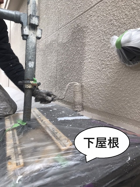 甲府市　屋根外壁塗装　中塗り中