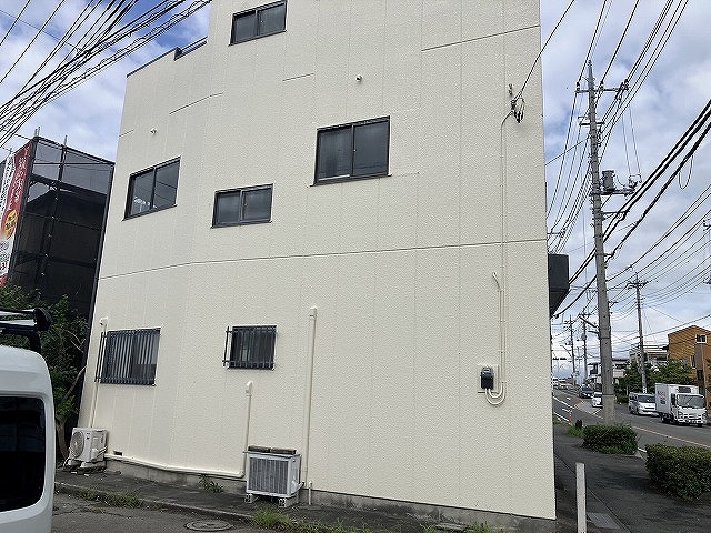 甲府市のビルの看板を撤去しパーフェクトトップ(ラジカル制御型)で綺麗長持ち塗装