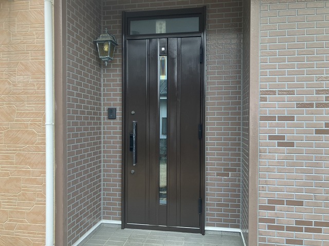 昭和町　玄関ドア塗装　完工写真