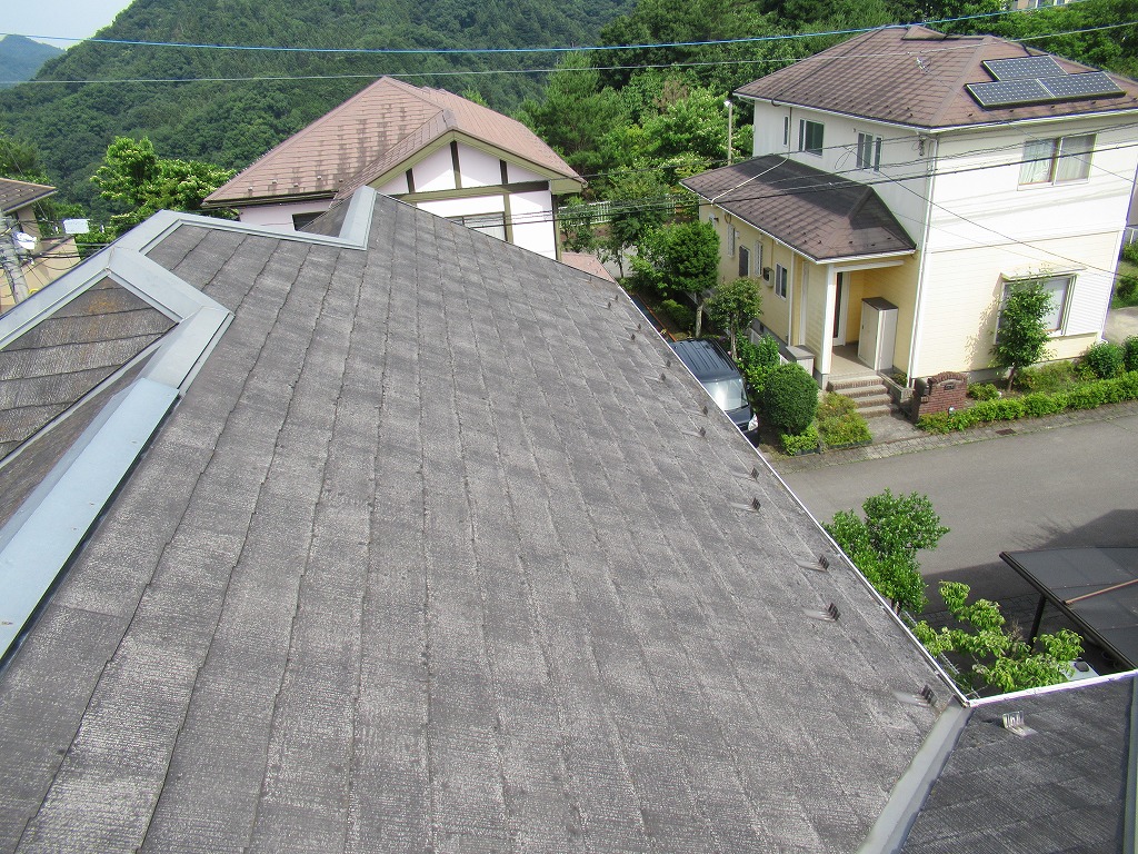 大月市の一般住宅にて屋根の塗装工事を行い防水機能を取り戻しました