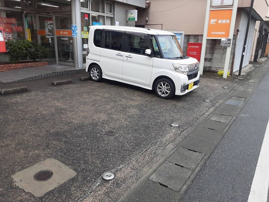 甲府市にて見えなくなってしまった駐車場のライン塗装を行いました