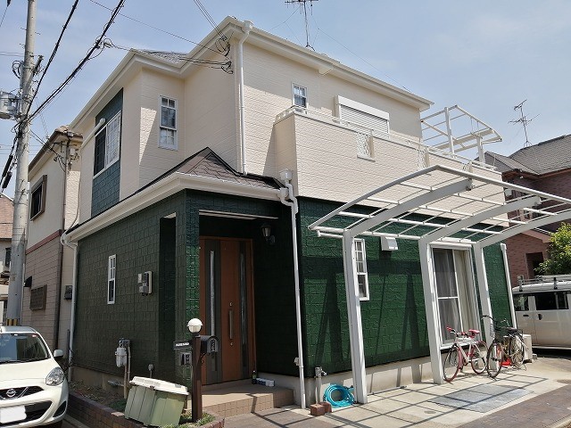 松原市大堀にて築19年の外壁屋根塗装＆防水工事をしました。鮮やかな色へ大変身！