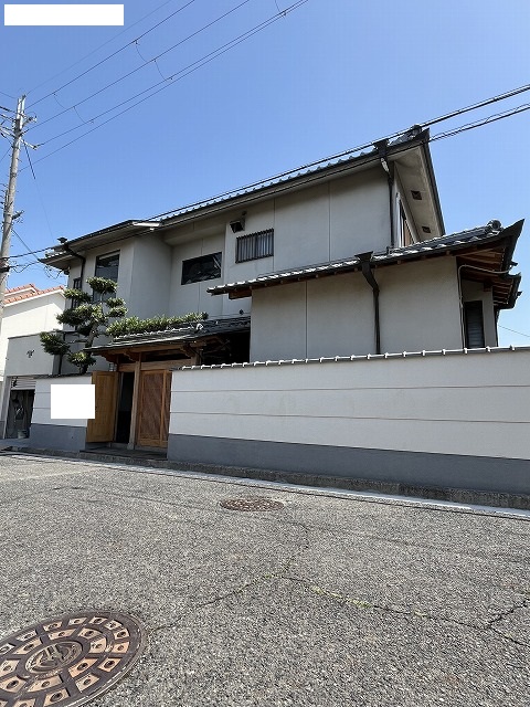 東大阪市東石切町にて、阪神淡路の震災でダメージを受けたお家の現調へ行きました。ひび割れが目立ちました。