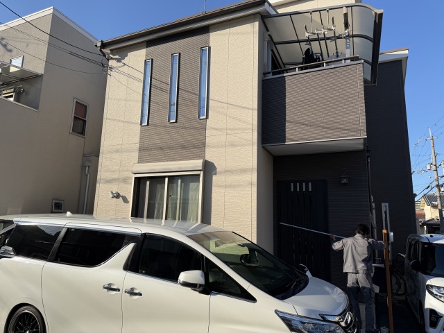 【八尾市太子堂】築15年サイディング外壁の現地調査。目地の割れとチョーキングが発生！