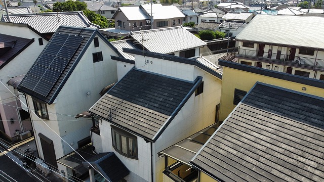 羽曳野市碓井にて雨漏りした屋根のドローン撮影、屋根に登り現場調査をさせて頂きました！