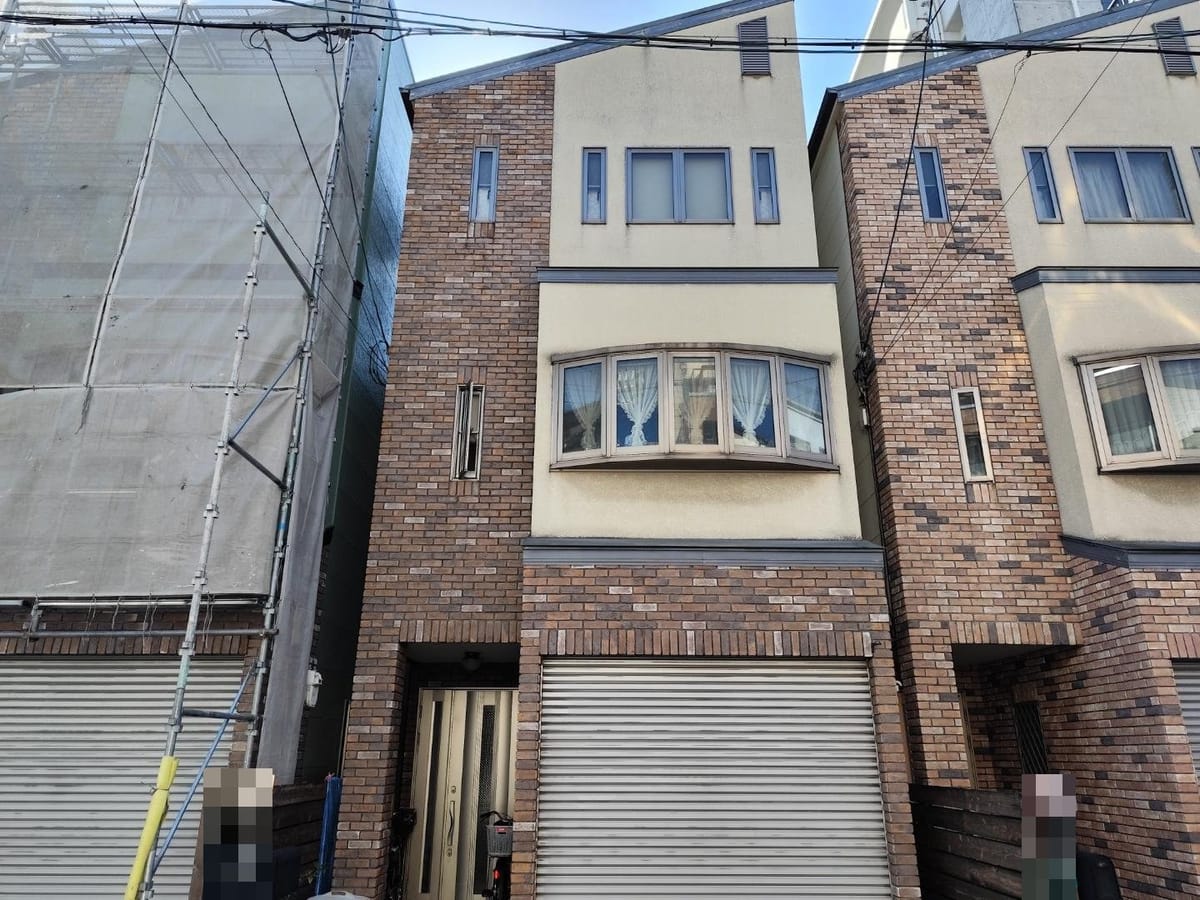 【大阪市港区】戸建て住宅の塗装前現地調査｜屋根の割れ・外壁の黒ずみ・シーリングの劣化を確認しました