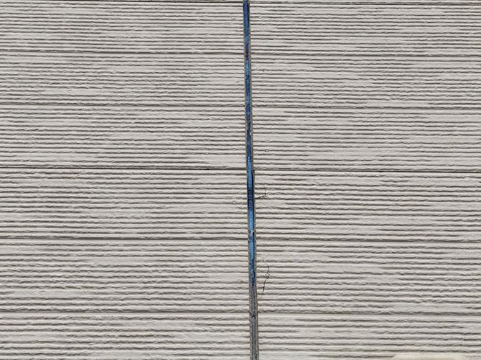 八尾市曙川東 外壁サイディング目地のシーリング亀裂・劣化の詳細