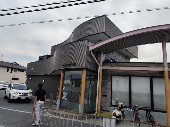 【高槻市城東町】施工途中放置の動物病院を完全再生！折板屋根をNKクールリペイントで白く塗装・外壁はクリヤー仕上げ