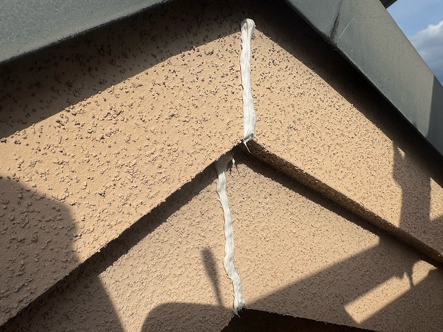 松原市別所のI様邸 モルタル外壁の出隅（コーナー部分）へのシーリング施工後