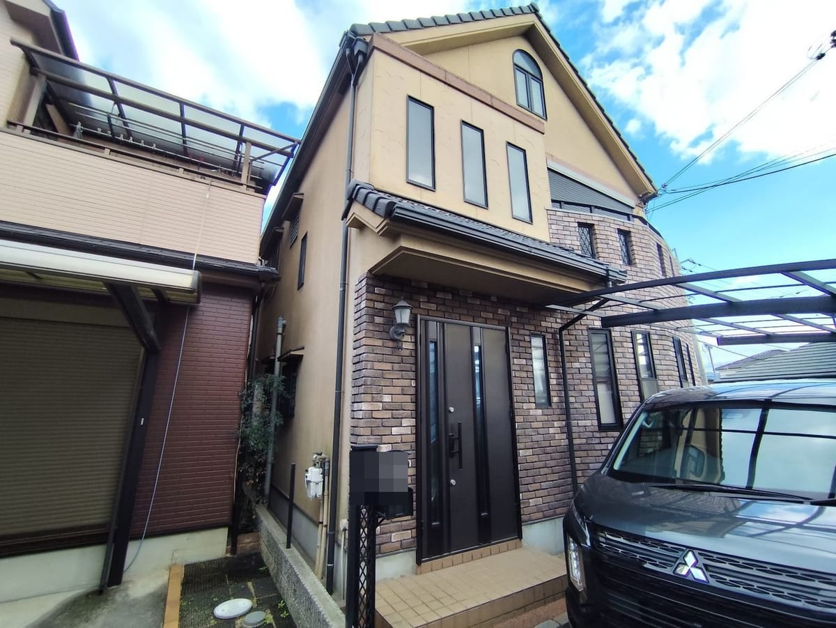 色褪せたモルタル外壁がシリコン塗料で落ち着いたブラウンに復活！松原市大堀N様邸の施工事例