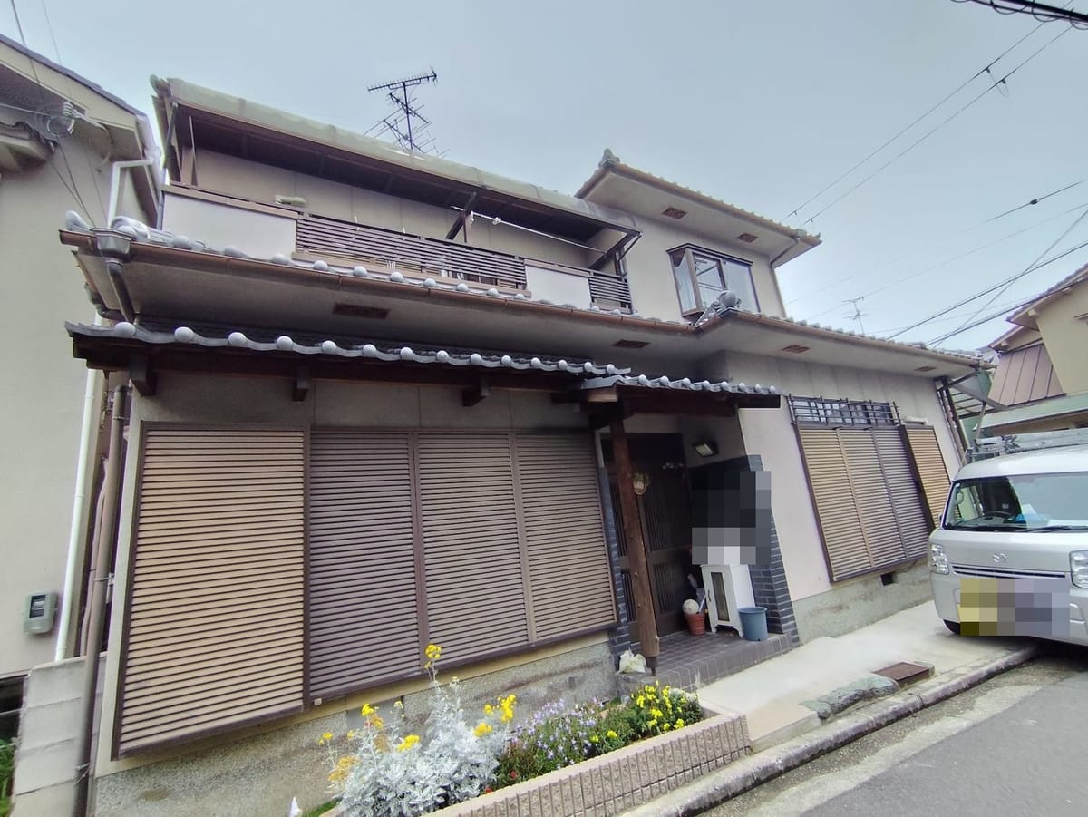 モルタル外壁のひび割れと汚れが気になる！松原市阿保で外壁とシーリングの劣化を診断