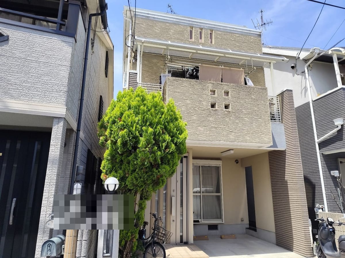 羽曳野市島泉のサイディング外壁とスレート屋根をシリコン塗料で修理！色褪せとクラックを丁寧に解消