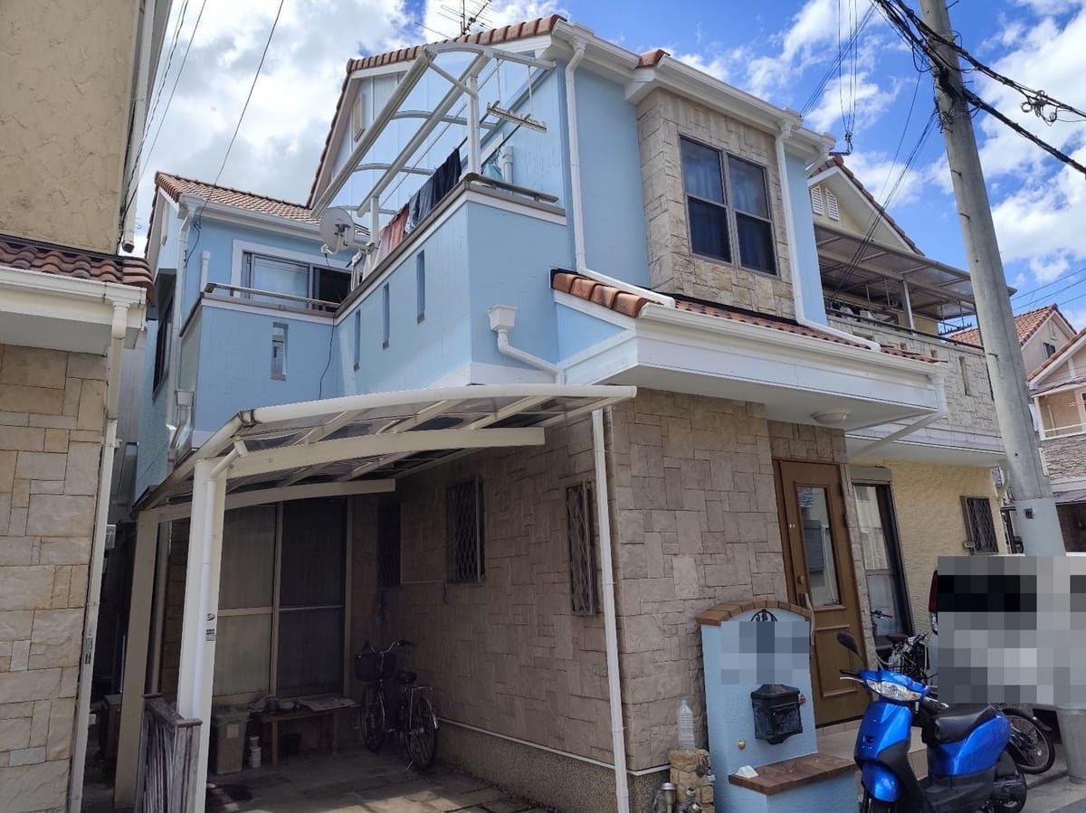 堺市中区大野芝町のサイディング外壁がシリコン塗料で爽やかなブルーに復活！