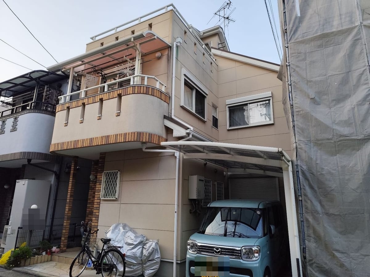 八尾市高安町南にてALC外壁のチョーキングをシリコン塗料で解消！スレート屋根も同時に蘇らせた施工事例