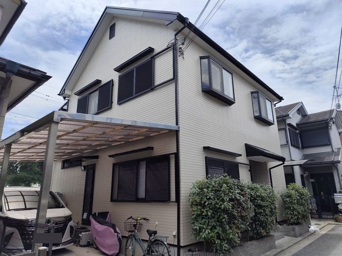 【堺市東区】築25年・初めての外壁塗装！シーリング打ち替えとフッ素塗装でベージュ系に一新
