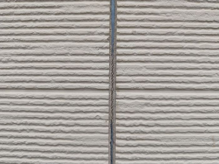 八尾市曙川東 外壁サイディング目地のシーリング劣化（黒変・亀裂）