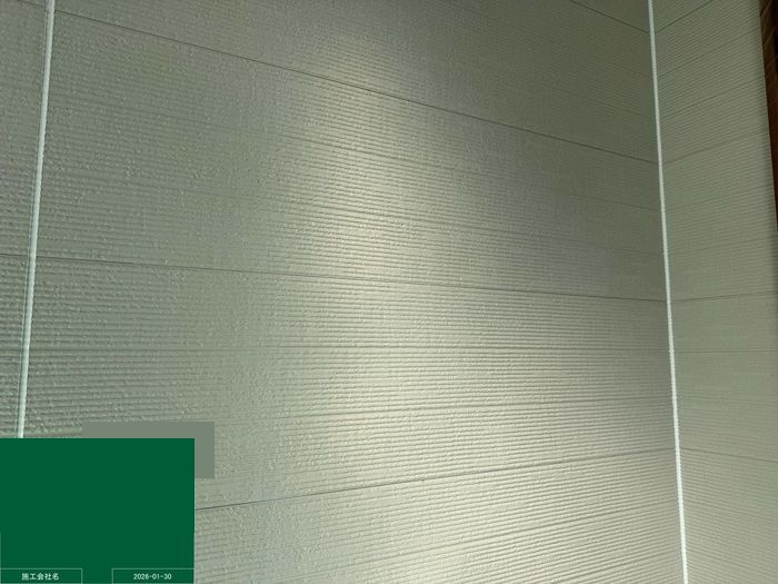 八尾市曙川東 外壁サイディングの下塗り完了（全面白色で均一に施工）